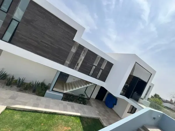 Casa de autor en Balcones de Juriquilla: Espacio y Comodidad en Querétaro