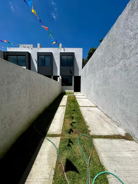 VENDO CASA A 5 MINUTOS DE CU