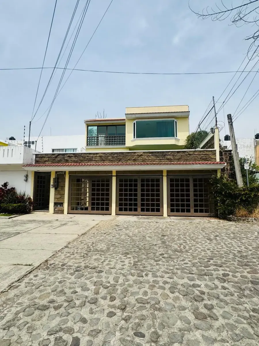 Casa en venta en Lomas de Tzompantle, Cuernavaca — foto 1 de 18