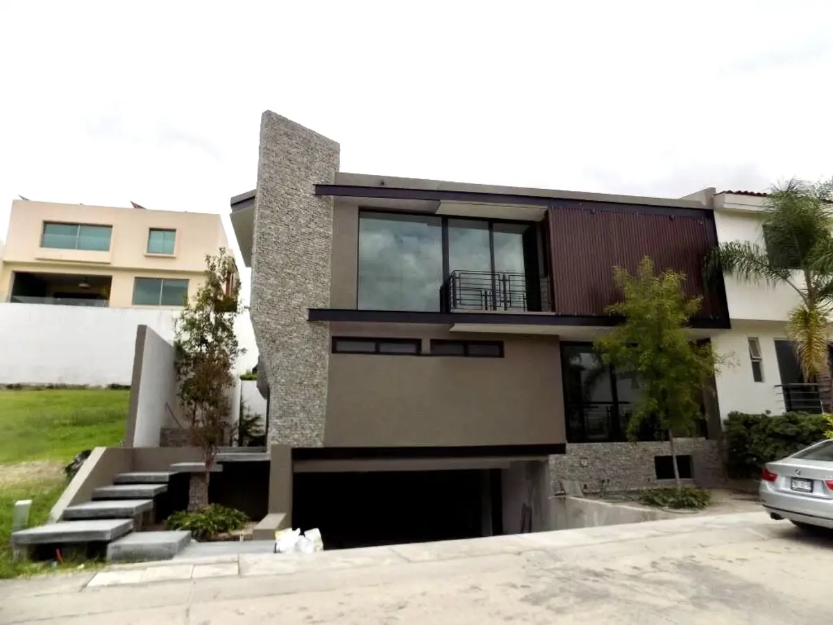 Casa en venta en Puerta de Hierro, Zapopan — foto 1 de 45