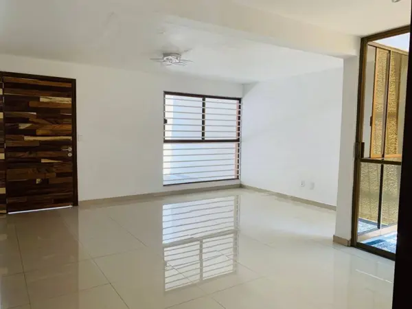 Casa en venta en Colinas de las Aguilas, Zapopan — foto 2 de 6
