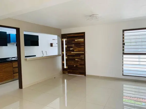 Casa en venta en Colinas de las Aguilas, Zapopan — foto 3 de 6