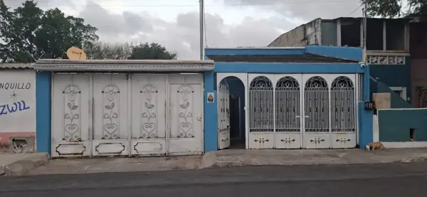 CASA MUY CONFORTABLE EN AMPLIO TERRENO COL CASTILLA CAMARA, MERIDA, YUCATAN.
