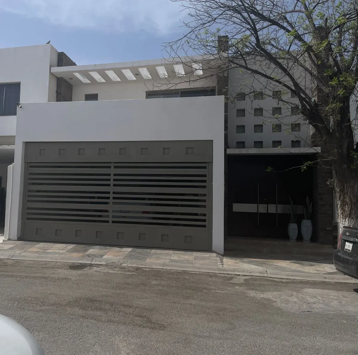 Venta de Casa con departamento en Real del Nogalar
