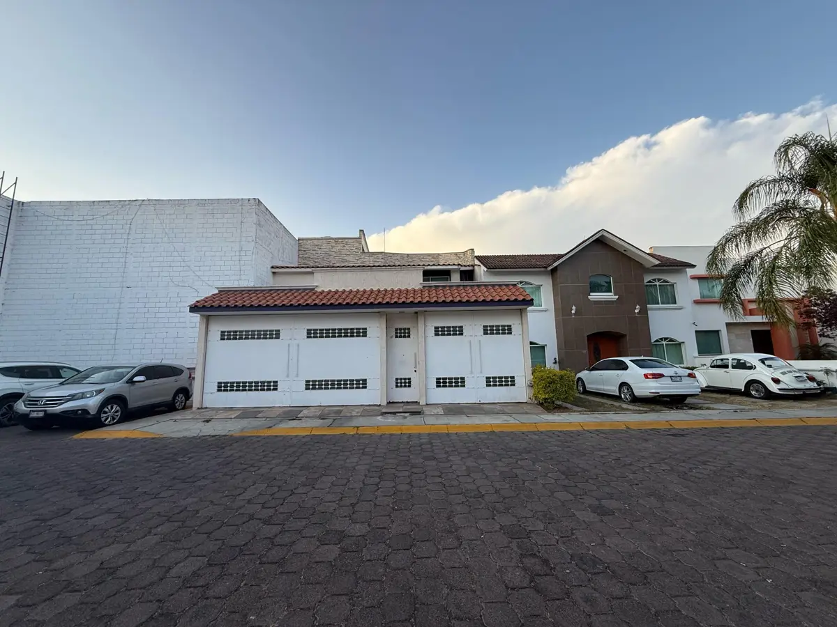 Casa en venta en Residencial San José de la Huerta, Morelia — foto 1 de 41