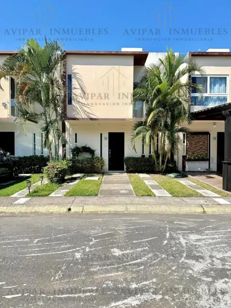 CASA EN VENTA EN FRACC. CRYSTAL LAGOONS, VERACRUZ, VER.