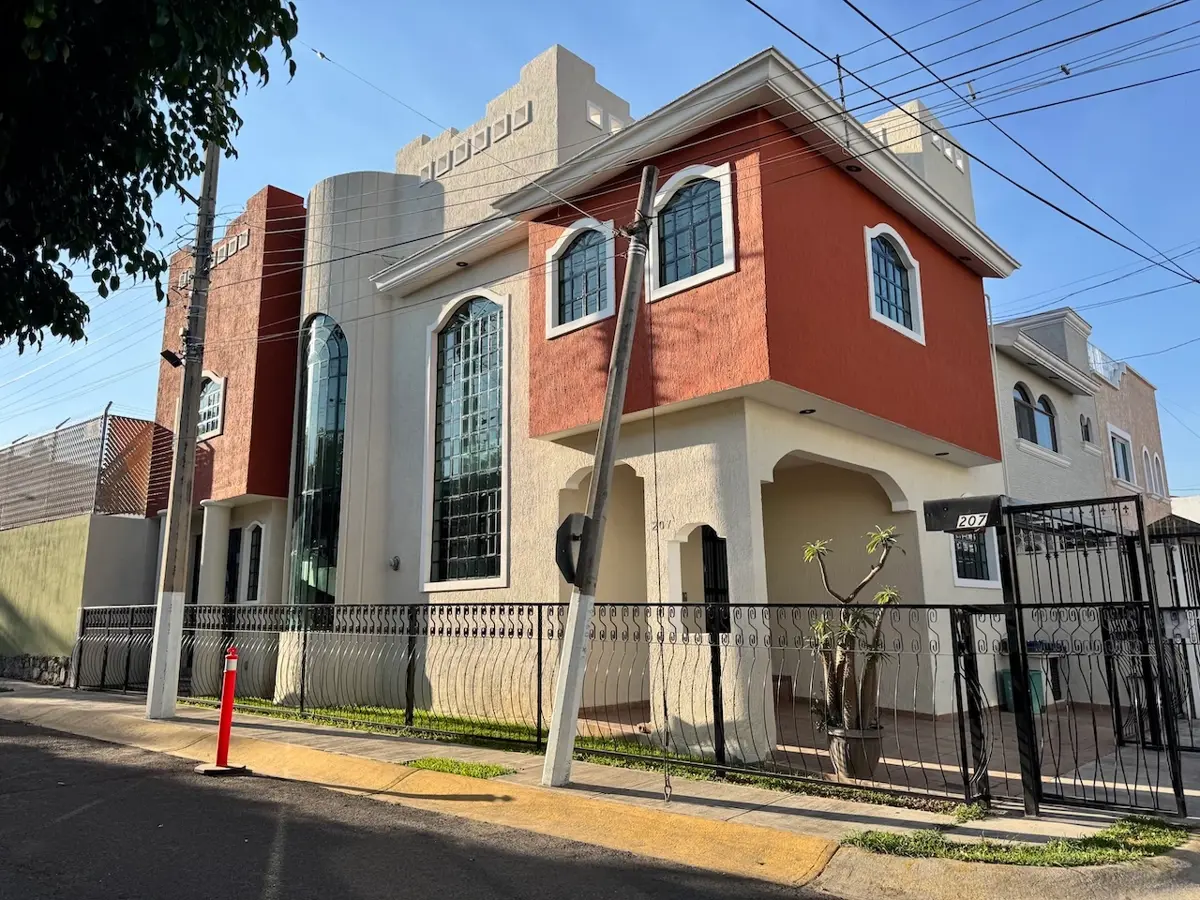 Casa en venta en Francisco Villa, Zapopan — foto 1 de 24