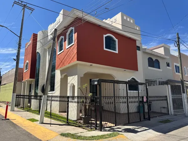 Casa en venta en Francisco Villa, Zapopan — foto 2 de 24