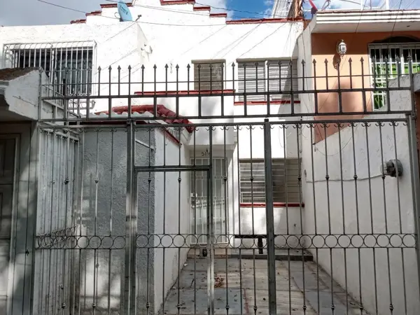 Casa en Renta en Santa Catalina, Zapopan con Patio y Balcón