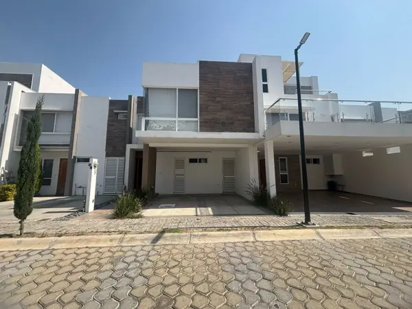 CASA EN RENTA EN LOMAS DE ANGELÓPOLIS III CASCATTA
