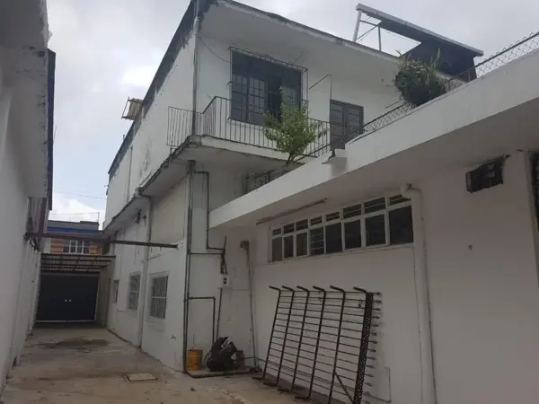 Casa en venta, dos niveles y local comercial en Centro de Córdoba