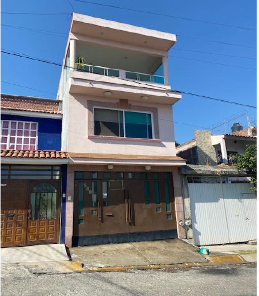 Casa en Venta en Morelia, Cerca de Central de Abastos con Cisterna y Cocina Integral