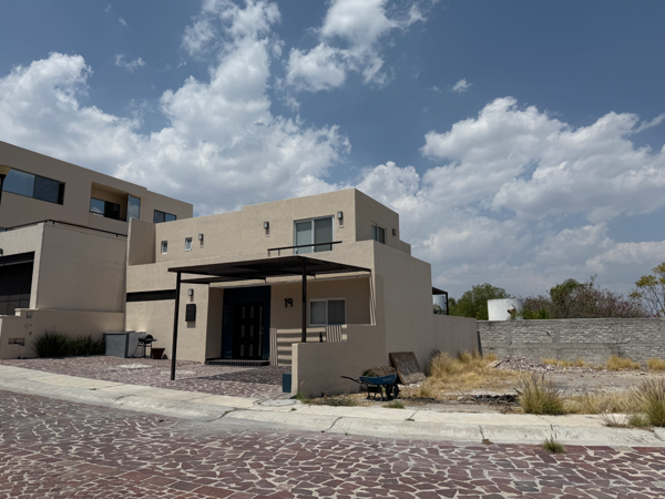 Renta de casa con vista al lago en Cumbres del Lago, Querétaro.