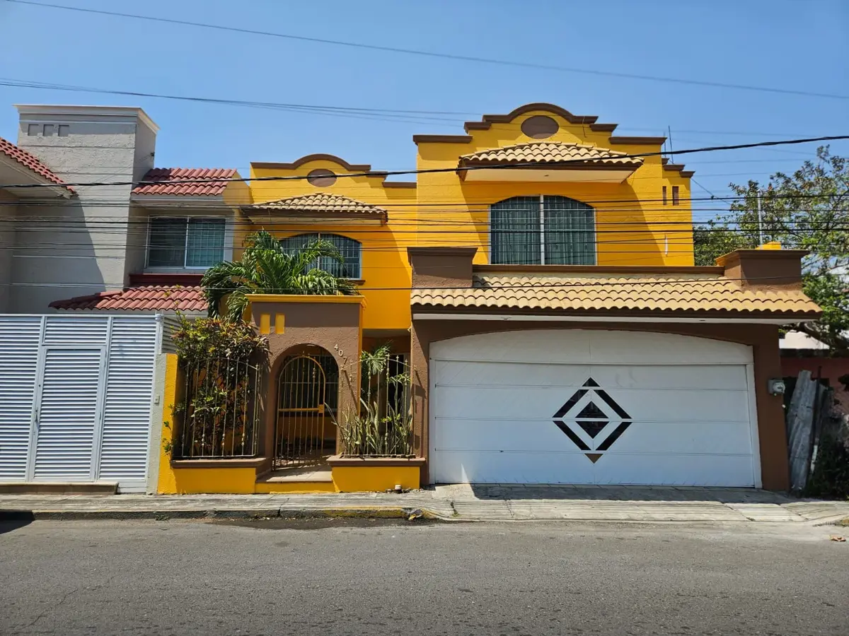 Casa en venta en Luis Echeverria Álvarez, Boca del Río — foto 1 de 20