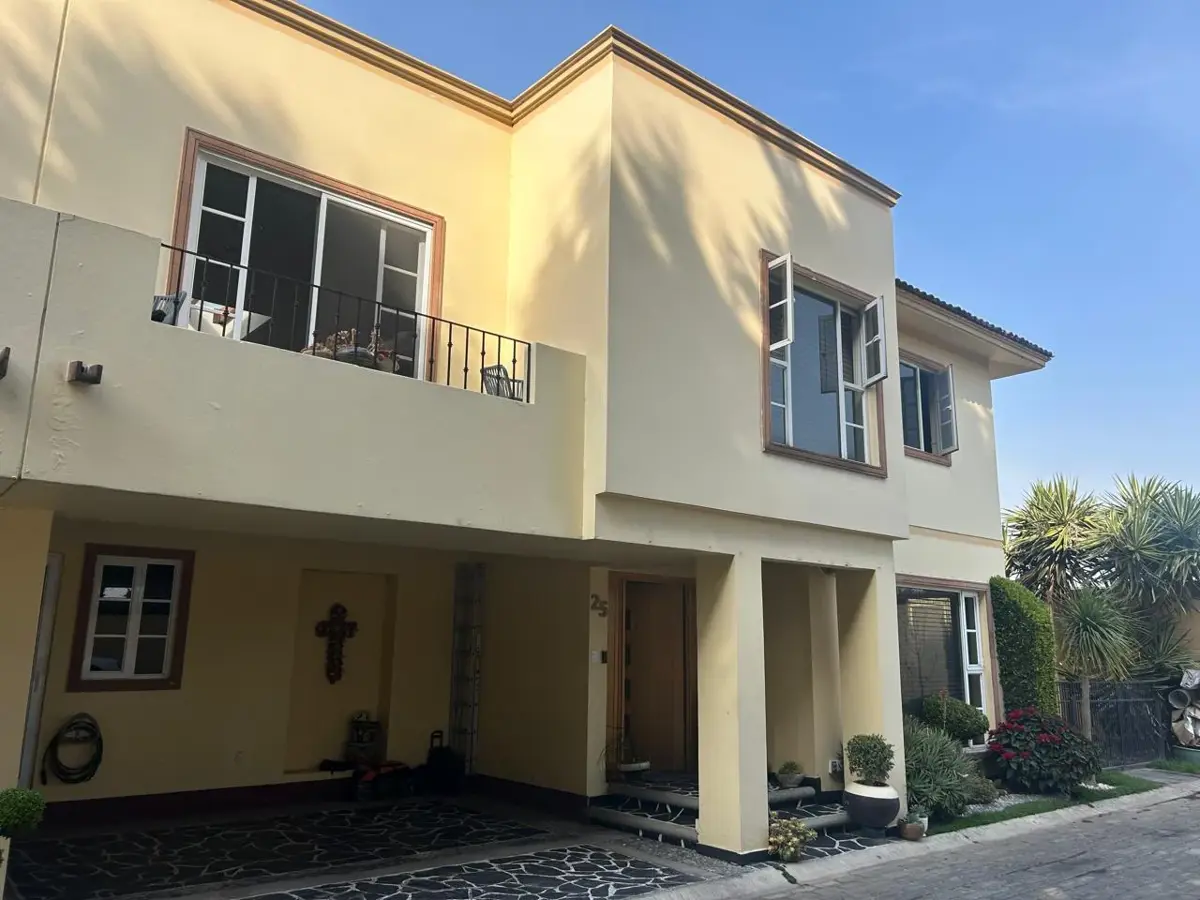Casa en venta en Casa del Pedregal, Metepec — foto 1 de 50