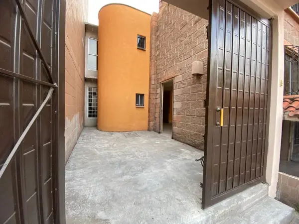 Casa en venta en Hacienda las Palmas I y II, Ixtapaluca — foto 2 de 40