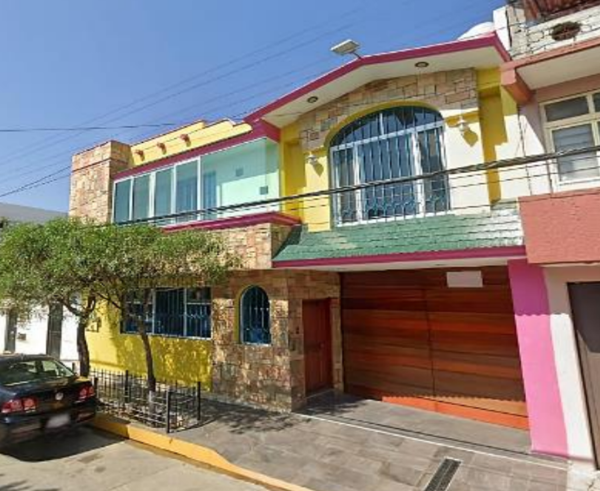 BONITA CASA A 3 CALLES DEL PARQUE CIUDAD DE LAS CANTERAS