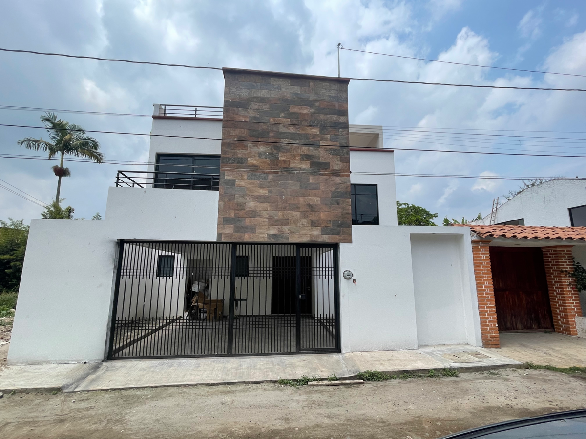 Casa en venta en Coatepec Centro, Coatepec — foto 1 de 14