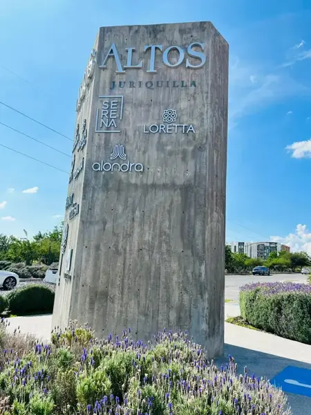 JURIQUILLA CASA SEMI NUEVA EN VENTA