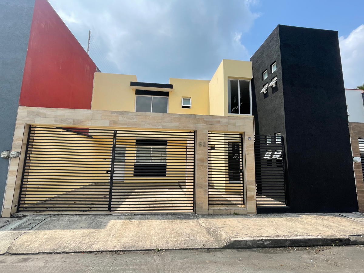 Casa en venta en Coatepec Centro, Coatepec — foto 1 de 16