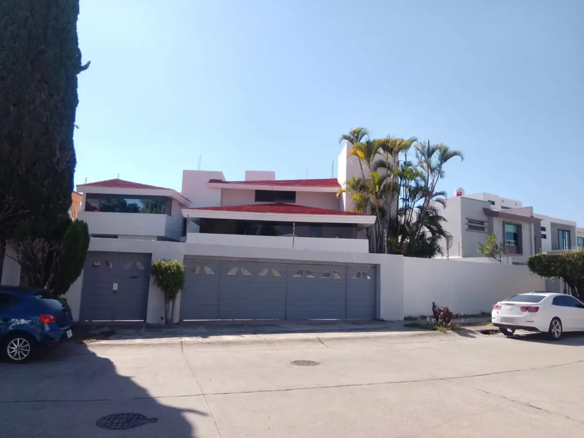 Casa en venta en Bugambilias, Zapopan — foto 1 de 12