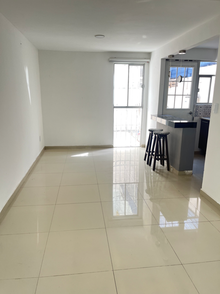 Casa en venta en fraccionamiento cerrado al sur de Puebla, Jardines de Santa Rosa