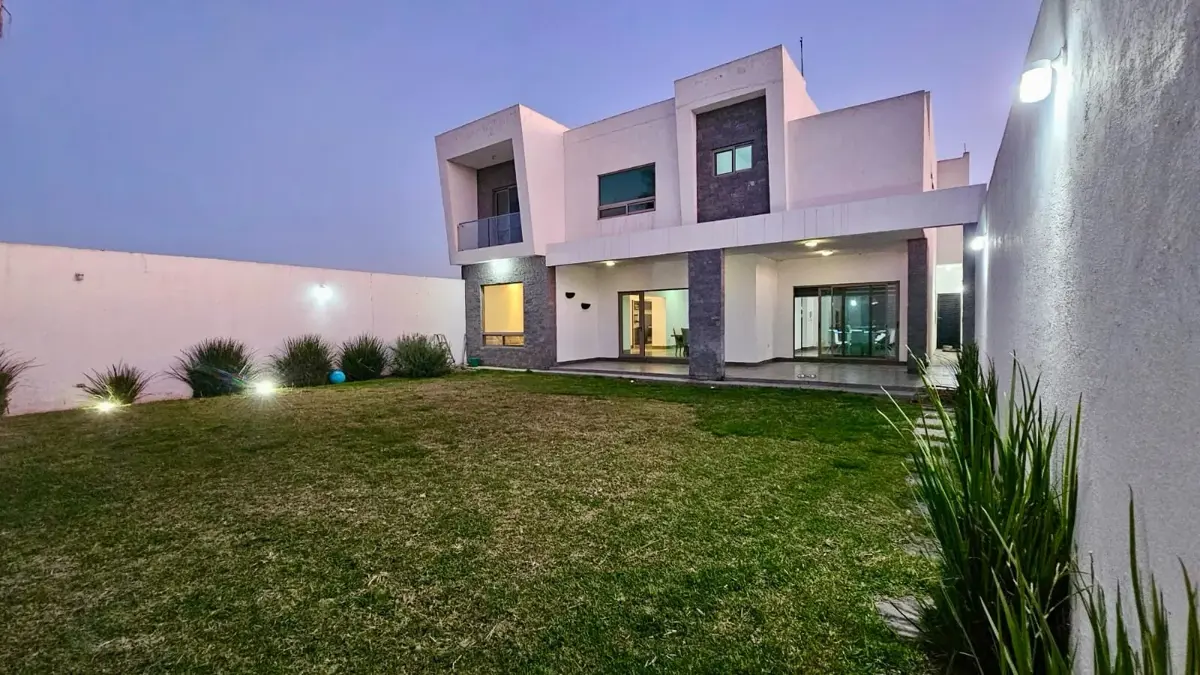 Casa en venta en San José Residencial, Saltillo — foto 1 de 18