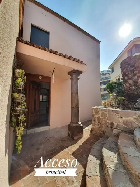 Casa en Venta o Renta en Loma Dorada – Jardín, Terraza y Alberca en Privada