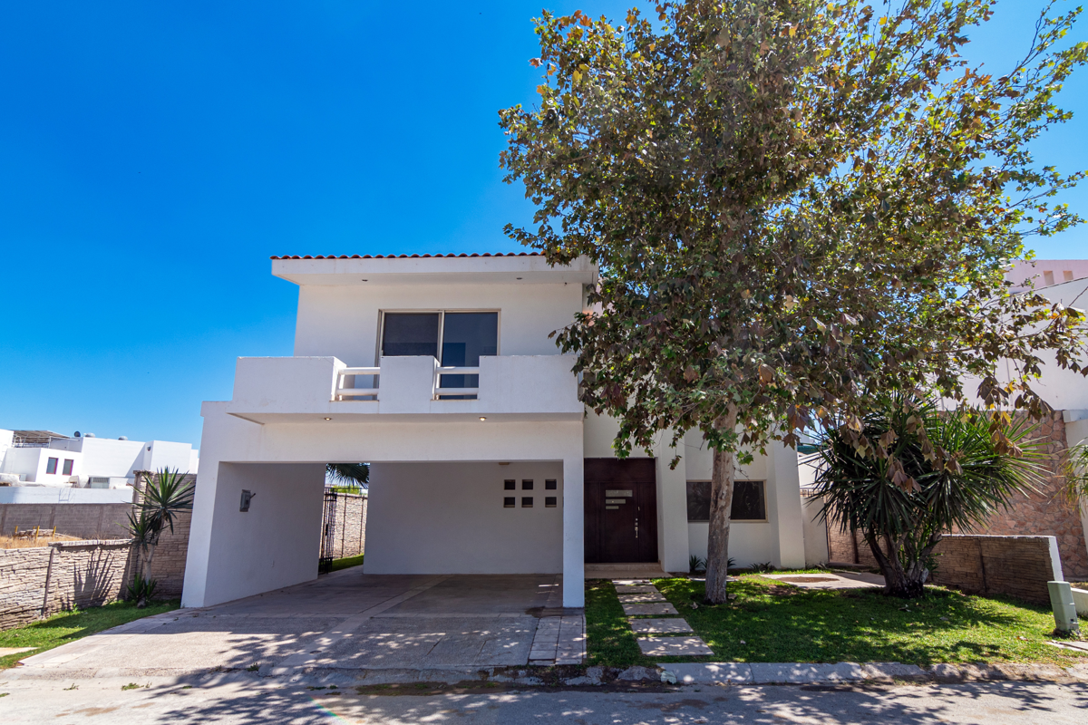 Casa en Venta en Club de Golf Los Azulejos, Torreón - Oportunidad de Inversión