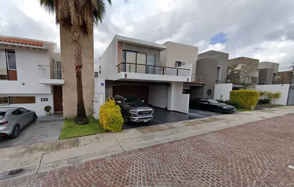 Casa en Venta en Cumbres del Lago, Querétaro: Recuperación Bancaria