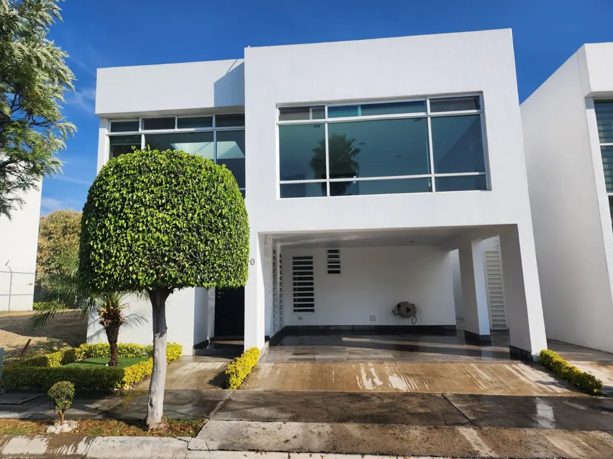 Casa en renta en Lomas de Angelópolis II, San Andrés Cholula — foto 1 de 36