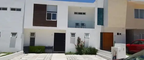 CASA EN RENTA CALADAS DEL ARROYO