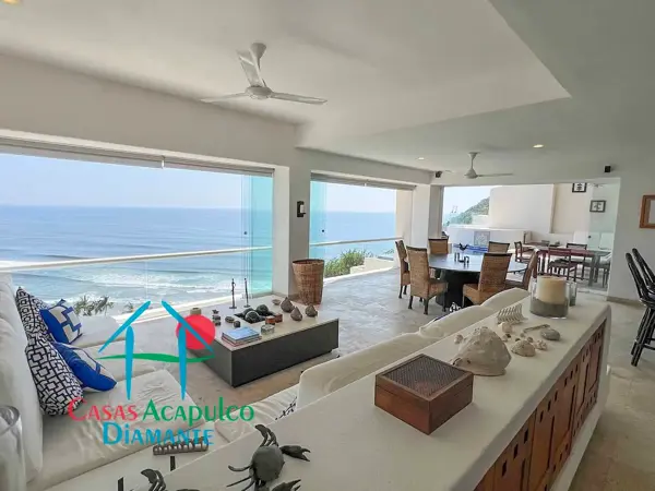 Hermoso departamento completamente remodelado. Terraza con alberca privada y vista al mar