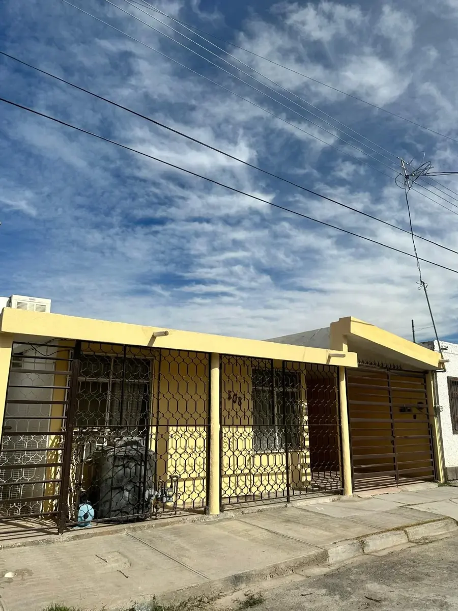 CASA EN VENTA EN LAS FUENTES
