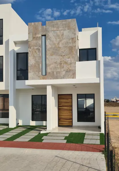 Casa sola de 3 Habitaciones cada una con Baño