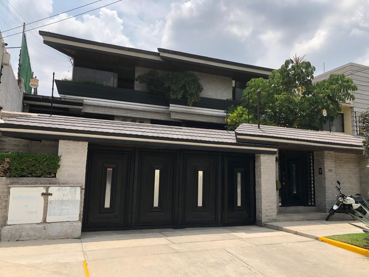 Casa en venta en Ciudad Satelite, Naucalpan de Juárez — foto 1 de 19