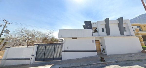Casa en Recuperación Bancaria en Cerrada Cádiz No. 146 Cerrada Cumbres, Monterrey Nuevo León.