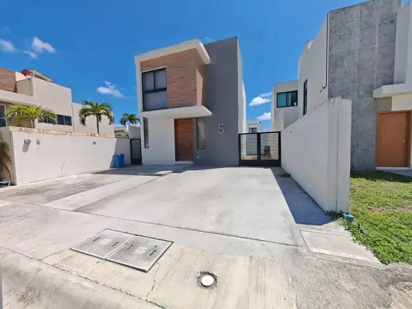 Casa en venta en Los Manantiales Residencial, Alvarado — foto 2 de 12