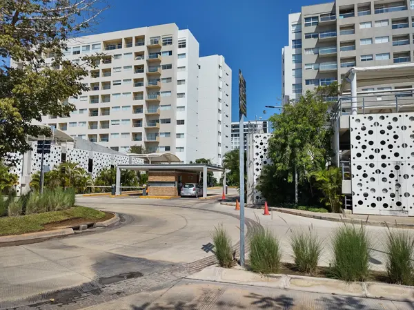 Departamento en venta con 1 recamara. Equipado. Torre Oceana Via Montejo