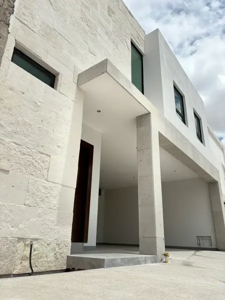 Casa en Viñedos con Recámara en Planta Baja (DE LUJO!)