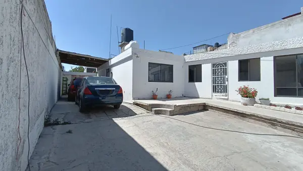 Propiedad en el Centro de Pachuca; en una sola planta y con jardín.
