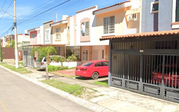 Casa en venta en Parques de Tesistán, Zapopan — foto 3 de 11