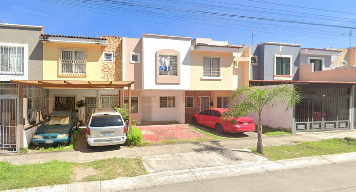 Casa en venta en Parques de Tesistán, Zapopan — foto 1 de 11