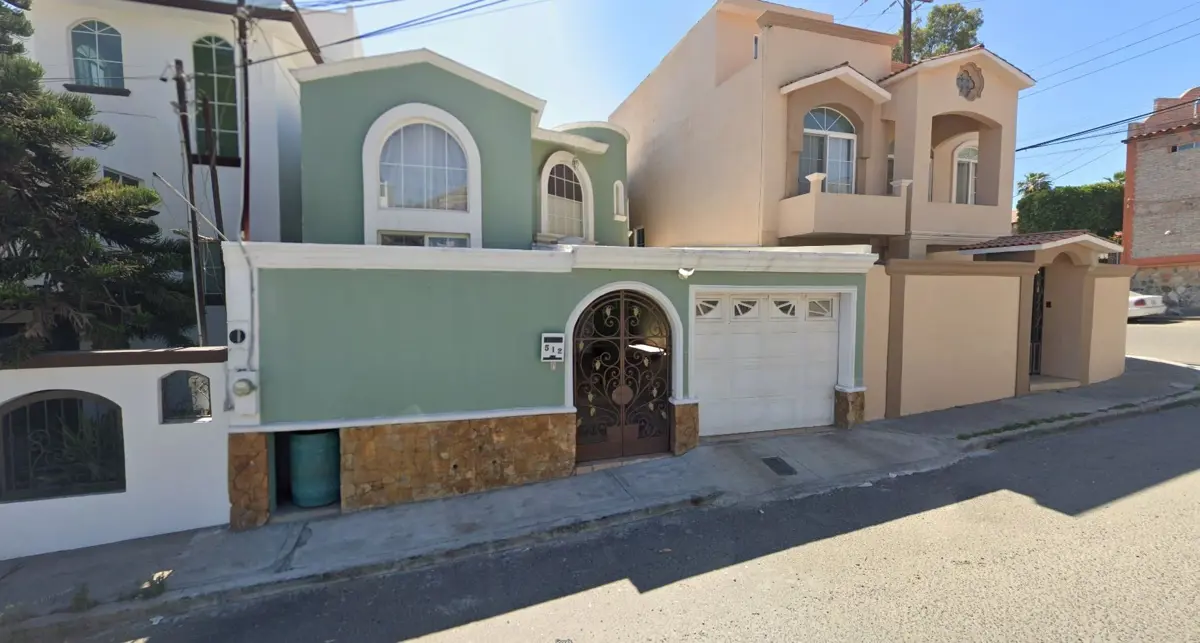 Casa en venta en Valle Dorado, Ensenada — foto 1 de 12