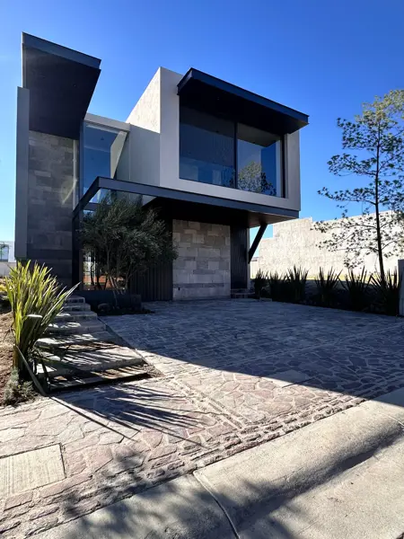 Residencia de Lujo con Alberca y Jacuzzi en La Campiña del Bosque | Clúster 9 | $11,500,000 MXN