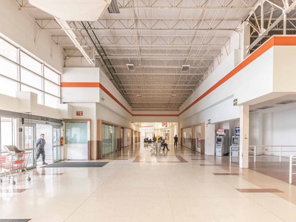 Locales Comerciales en Renta – Plaza Comercial con Ubicación Estratégica