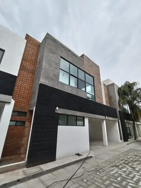 Casa Nueva al Norte de Cuernavaca Alberca con Calefaccion en Fraccionamiento