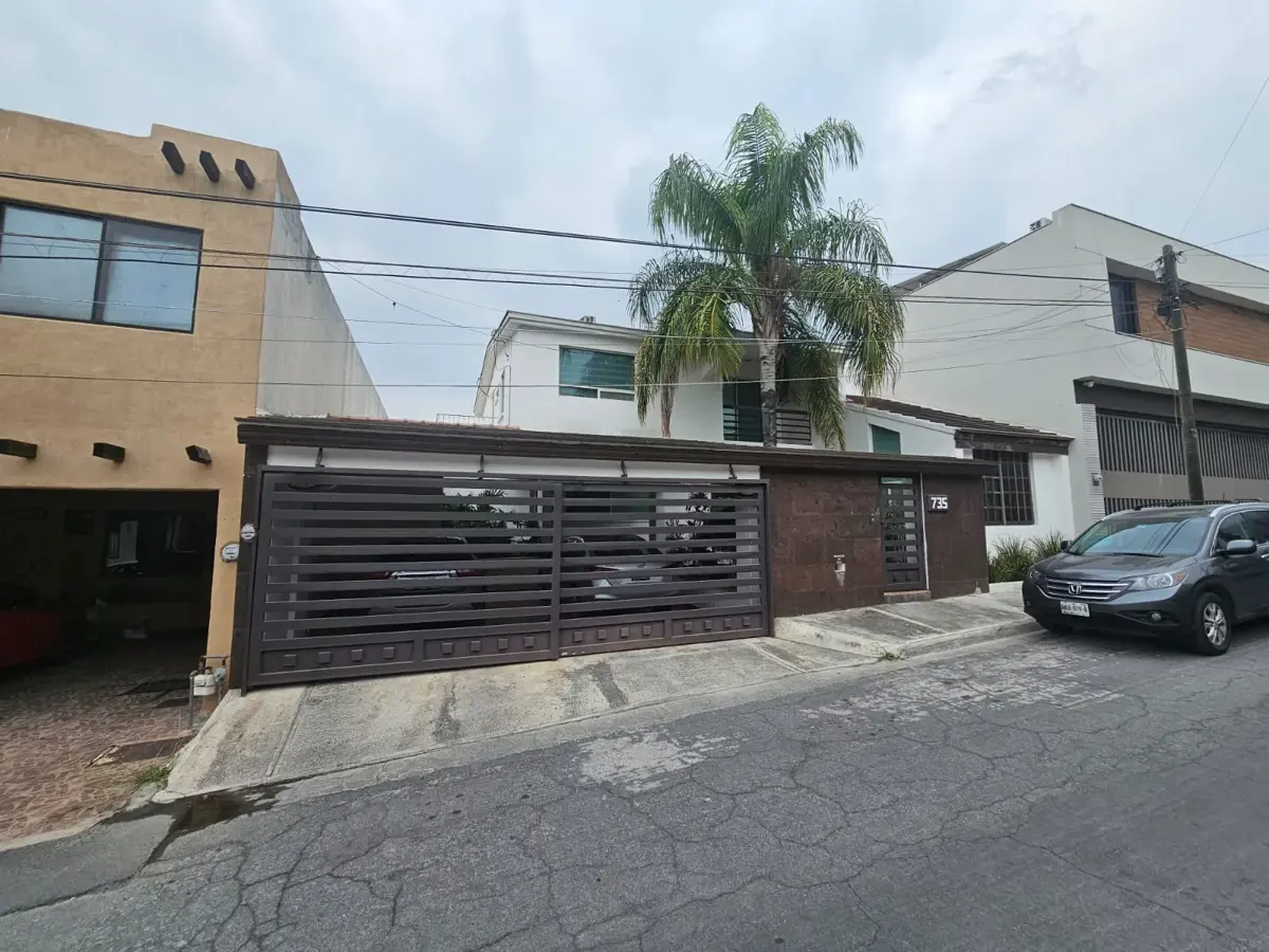 Casa en venta en Contry la Silla, Guadalupe — foto 1 de 27
