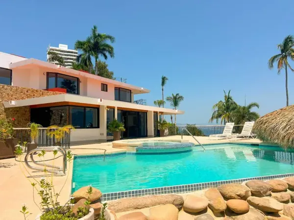 Casa Residencial en Venta con Vistas en Acapulco, Fracc. Las Playas