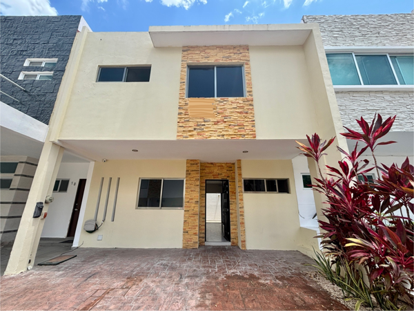 Vendo amplia casa en Residencial Arbolada. 3 recámaras y 2.5 baños. Primera fase